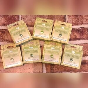 b.pure Infused Pressed Face Powder — Cream/Beige